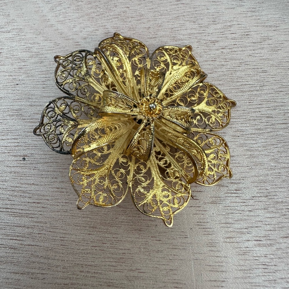 Elegant Gold Filled Filigree‎ Flower Brooch
